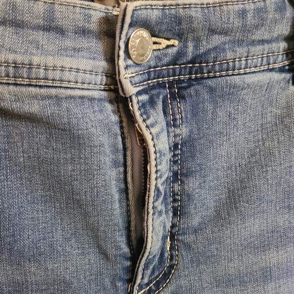 Chicos so slimming crop jean 5 items $10 - Picture 4 of 8